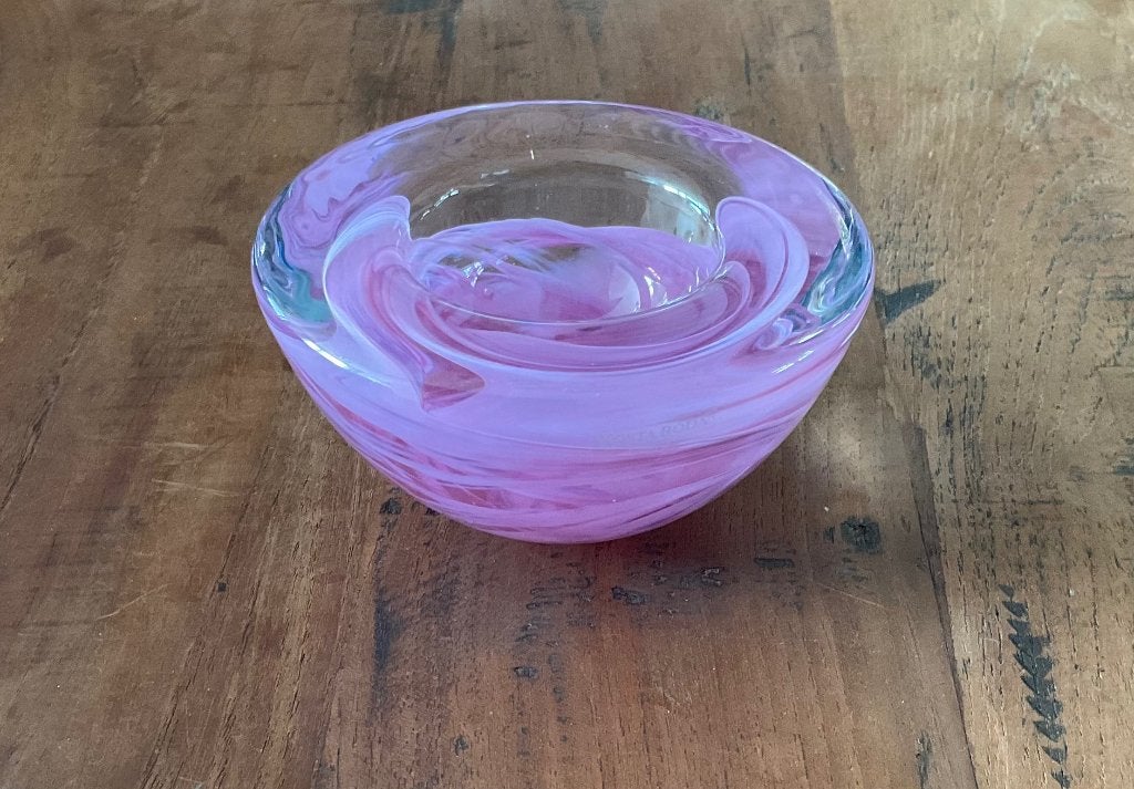 Kosta Boda Atoll rose of rode versie Anna Ehrner swirls, Antiek en Kunst, Ophalen of Verzenden, Overige typen, Roze, Glas
