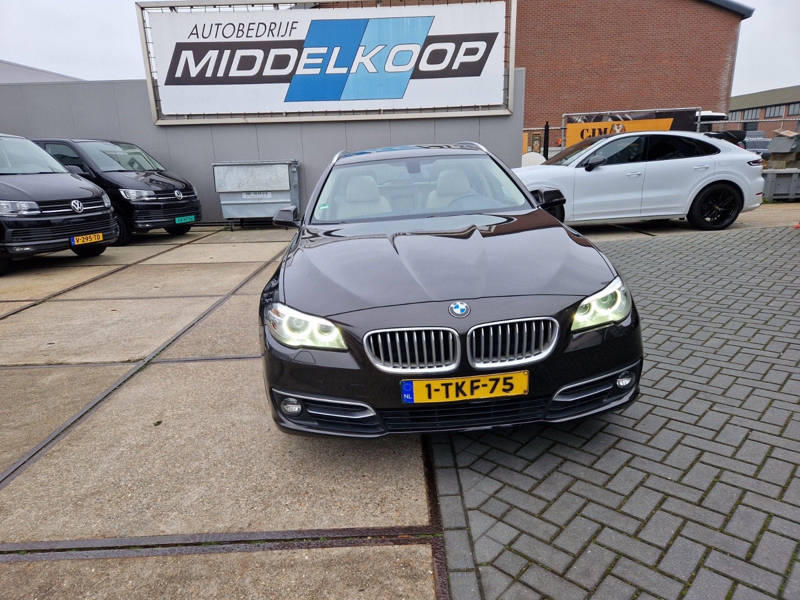 BMW 5-Serie 520I 135KW Touring Aut8 2014 Bruin, Auto's, 4 cilinders, Stationwagon, Particulier, Xenon verlichting