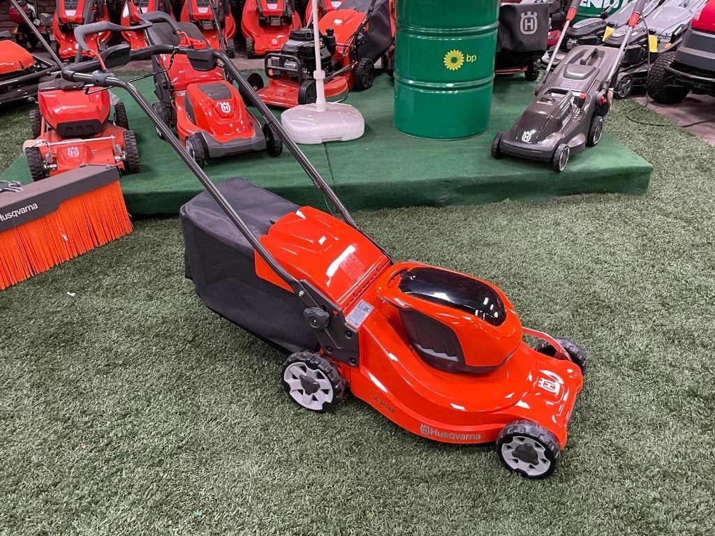 Husqvarna LC 347 IVX, Ophalen, Cirkelmaaier, Accu-grasmaaier, Nieuw