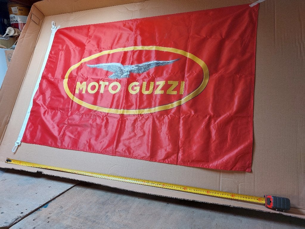 Moto Guzzi vlag, Ophalen of Verzenden, Zo goed als nieuw