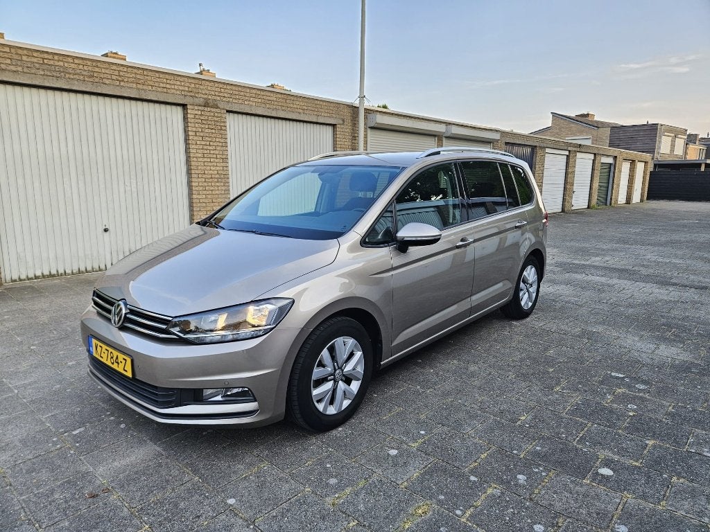 Volkswagen Touran 1.6 TDI 85KW/115PK 7-DSG 2017, Auto's, Dealer onderhouden, Zwart, 24 km/l, Diesel