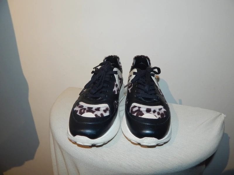 Love Moschino sneakers deels vacht print en merk 40, Kleding | Dames, Love Moschino, Overige kleuren, Verzenden, Sneakers of Gympen