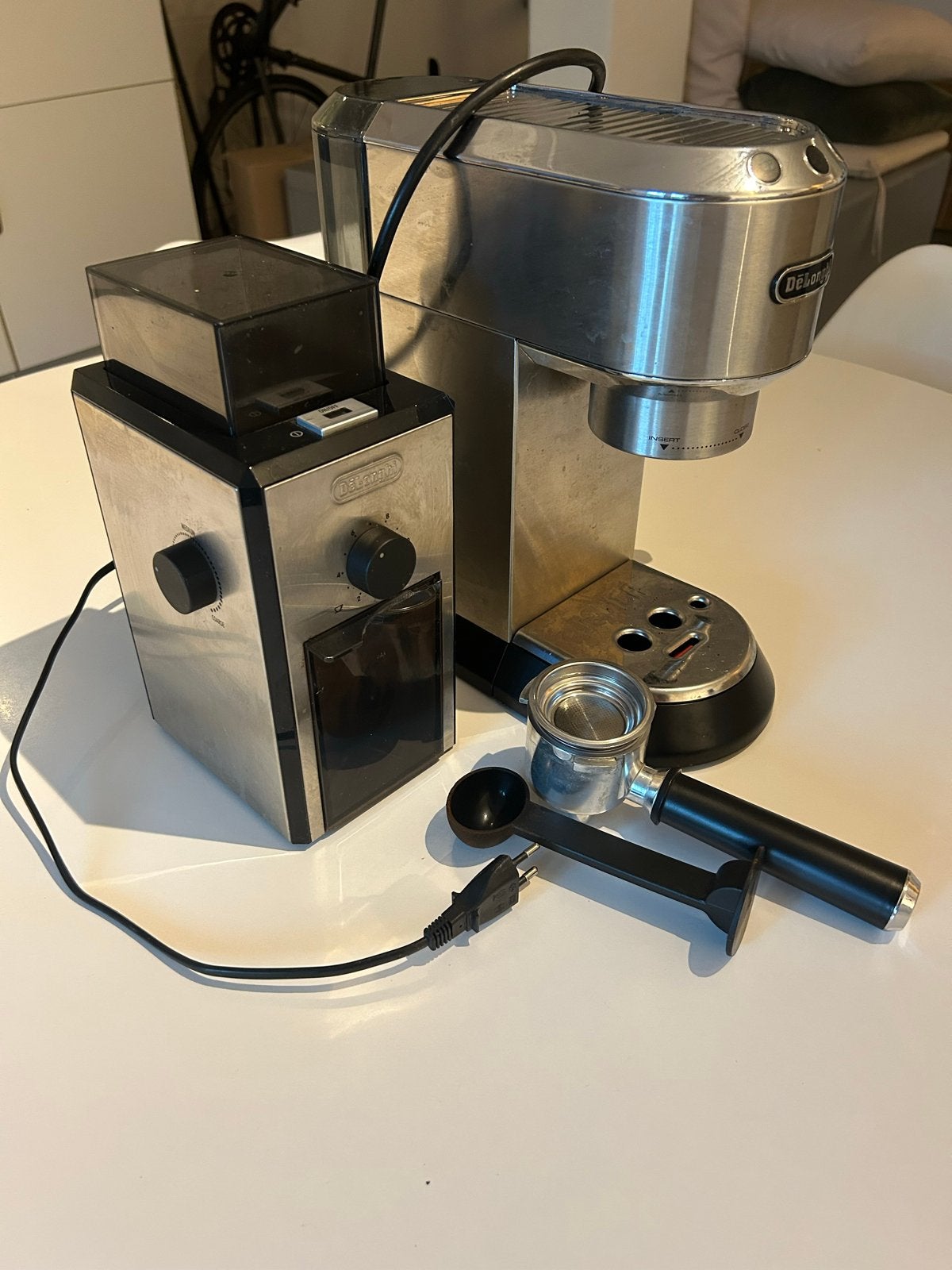 DeLonghi Espresso apparaat + Koffiemaler, Ophalen, Espresso apparaat, Gemalen koffie, Zo goed als nieuw