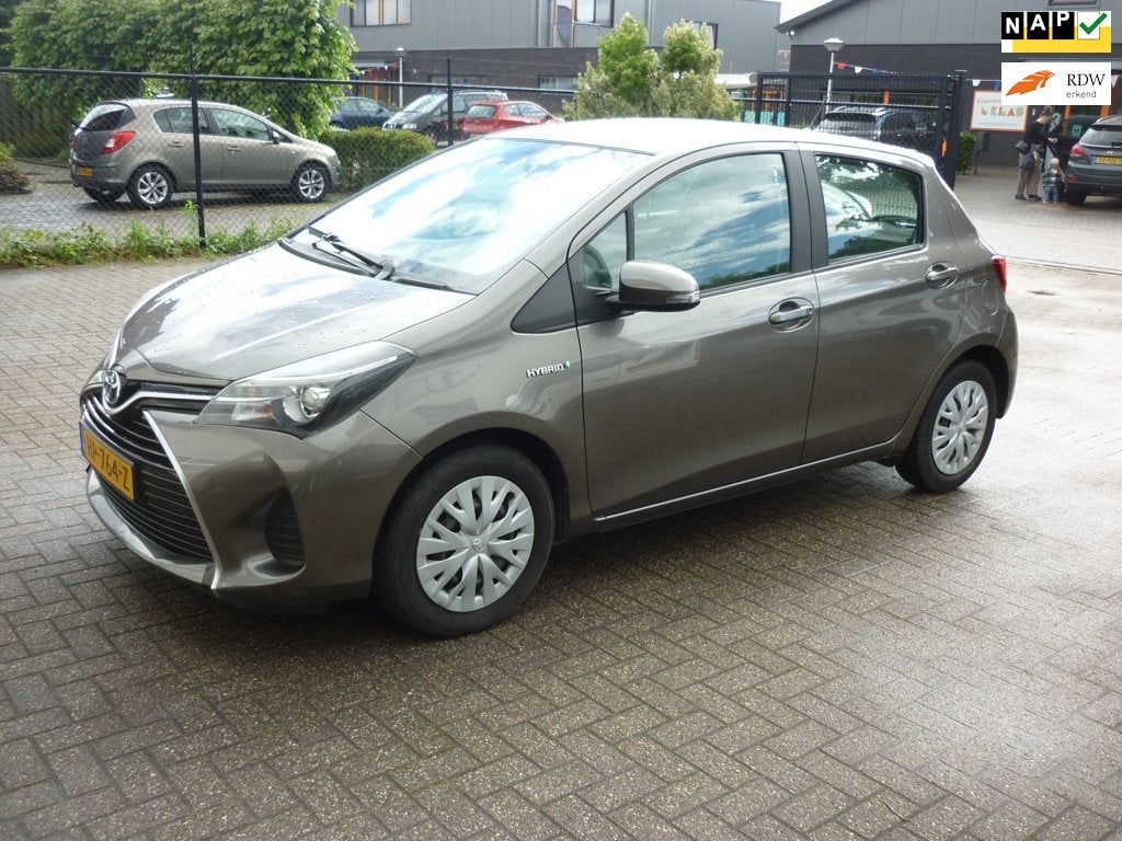 Toyota Yaris 1.5 Hybrid Now leuke auto en zuinig, 1497 cc, Gebruikt, Euro 6, 4 cilinders