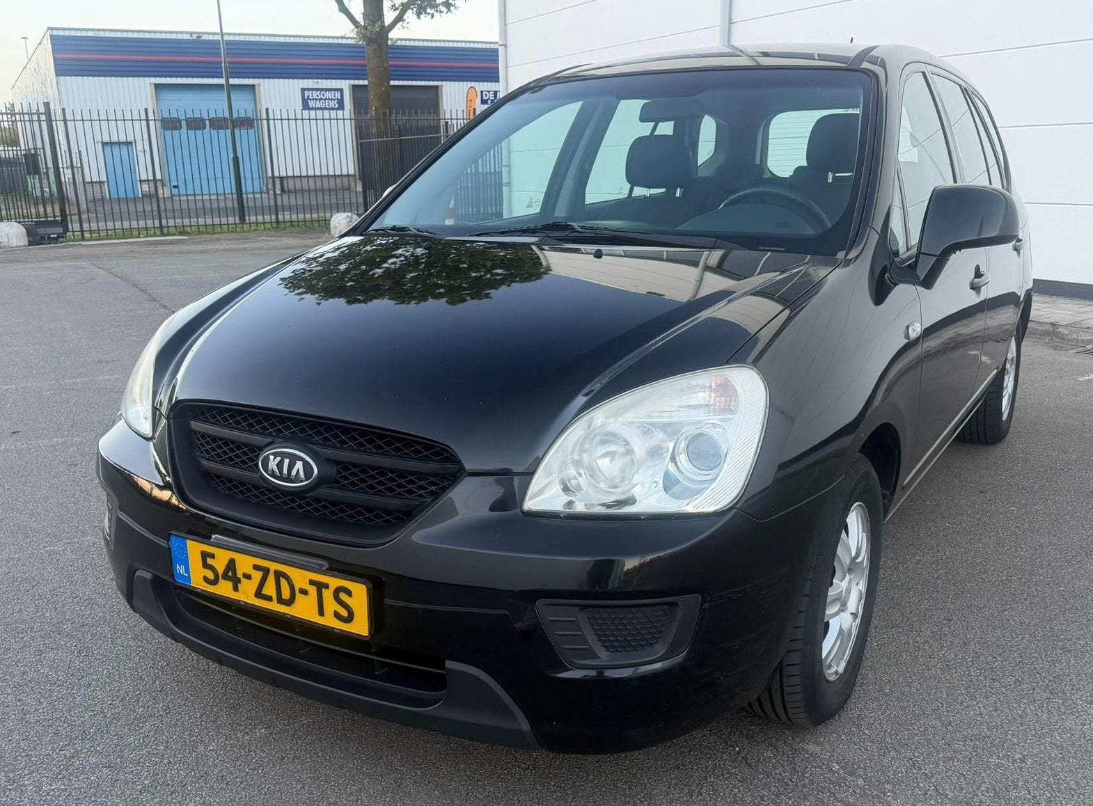 Kia Carens 2.0 CVVT X-tra Nap Airco APK 19-02-2027 Trekhaak, Auto's, Voorwielaandrijving, 1998 cc, Stof, Gebruikt