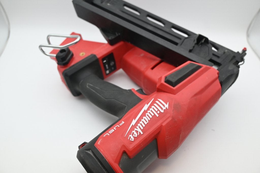 Milwaukee M18 FN16GA Tackermachine - Losse Body, Gebruikt, Onbekend, Ophalen of Verzenden, Milwaukee