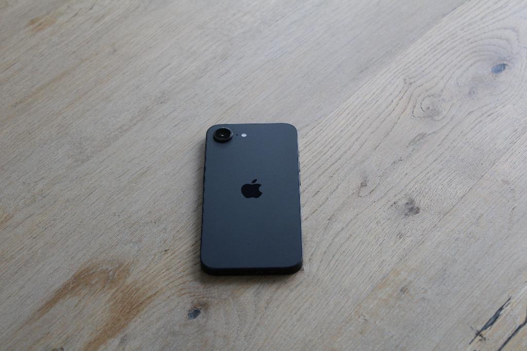 Apple iPhone 16e - 128GB - Zwart | Batt 100% | Garantie, Apple, Zwart, Ophalen of Verzenden, Zo goed als nieuw