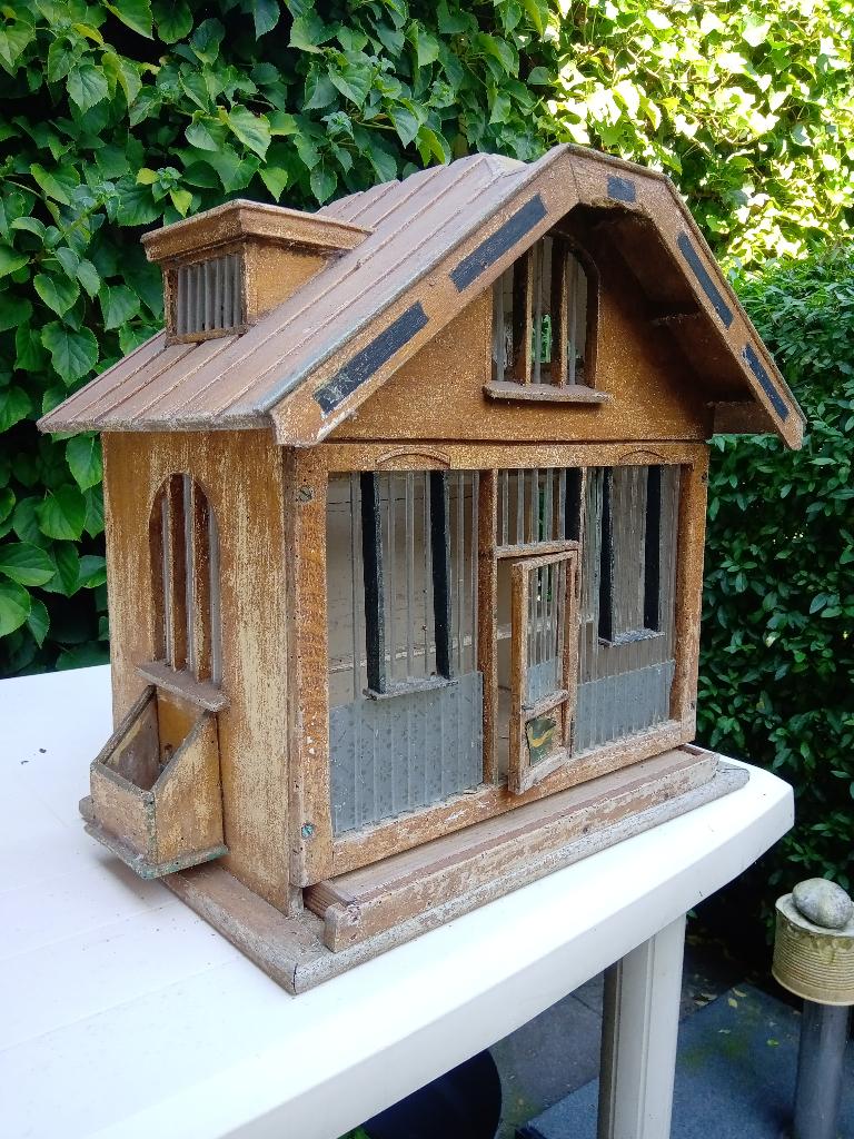 Een ouderwetse houten duiventil, Ophalen, Gebruikt