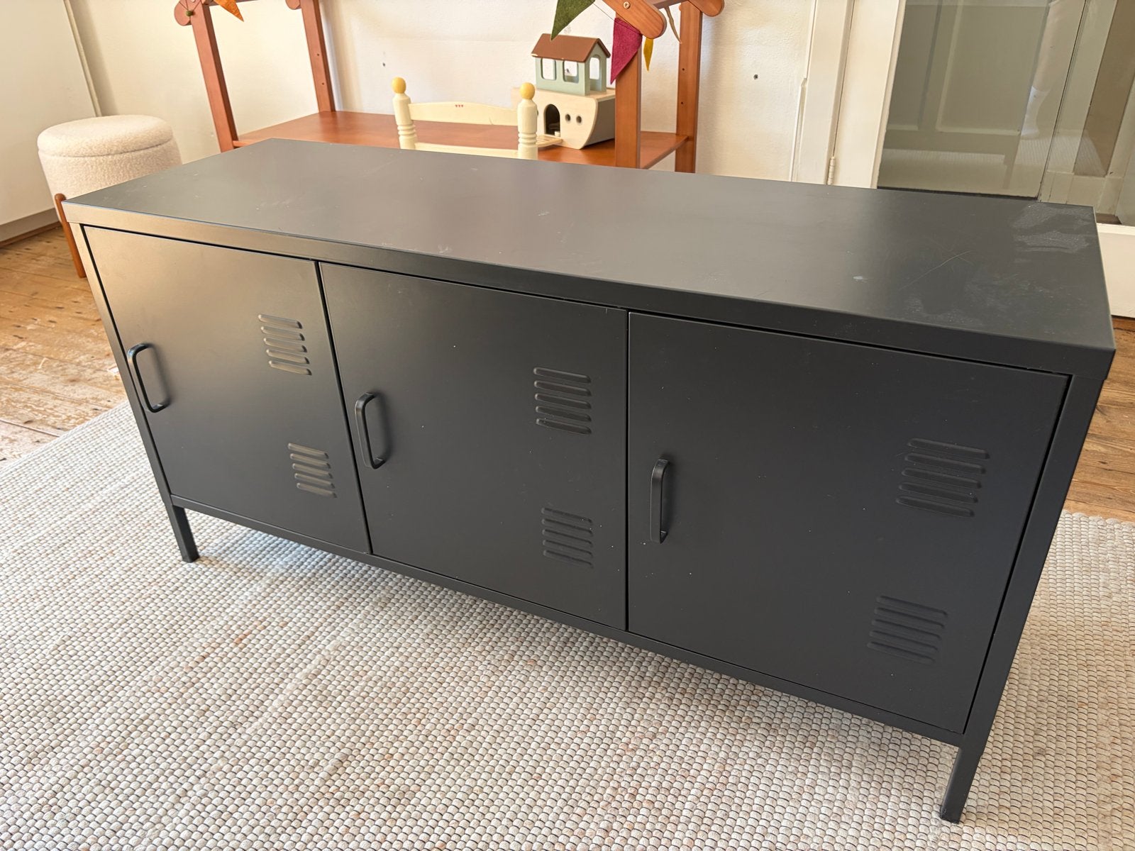 Zwart metalen dressoir/tv-meubel met 3 deuren, Ophalen, Gebruikt, 100 tot 150 cm, Minder dan 100 cm