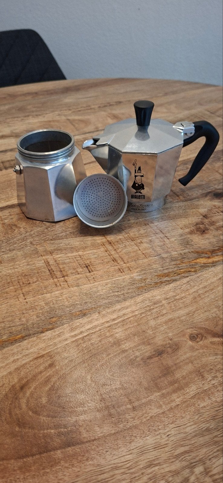 Bialetti Moka Express - Klassieke Italiaanse koffiepot, Gebruikt, Espresso apparaat, Gemalen koffie, Ophalen of Verzenden