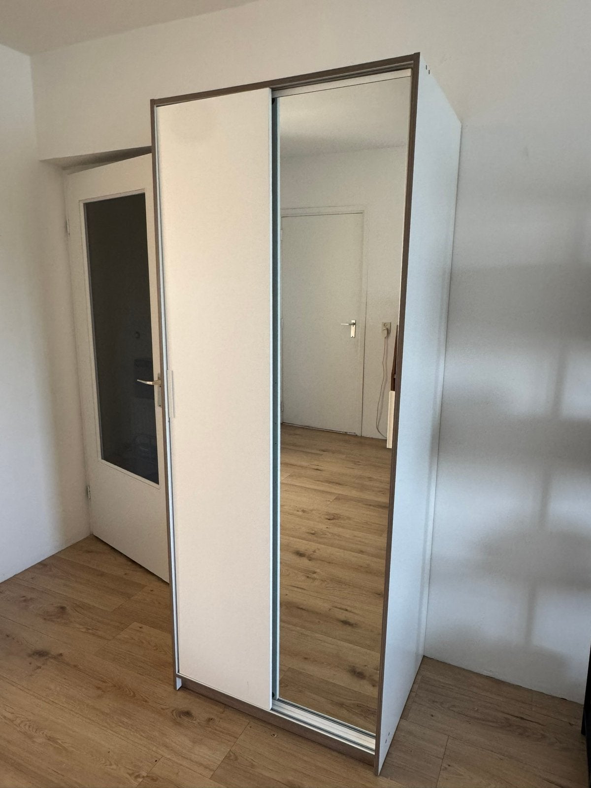 IKEA Kledingkast TRYSIL met spiegel en schuifdeuren, Ophalen, Zo goed als nieuw