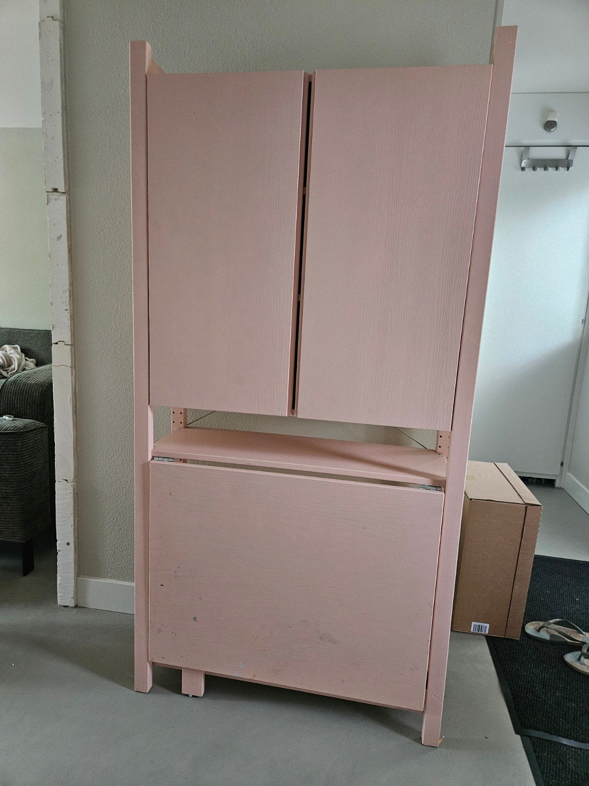 Roze kast met uitklapbaar bureau, Ophalen, Gebruikt