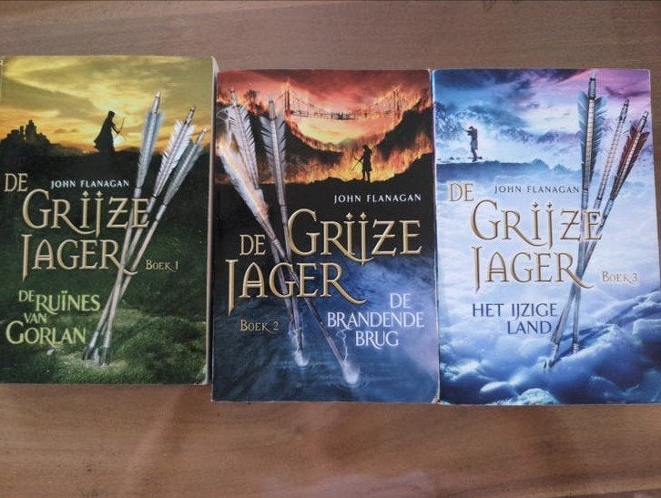 De Grijze Jager boeken 1, 2 en 3 - John Flanagan, Ophalen of Verzenden, Gelezen, John Flanagan