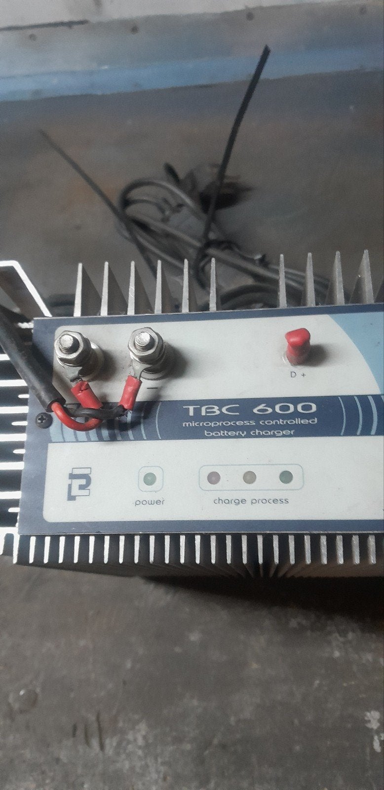 TBC 600 acculader Microprocessor voor 9Marktwagen Gestuurde