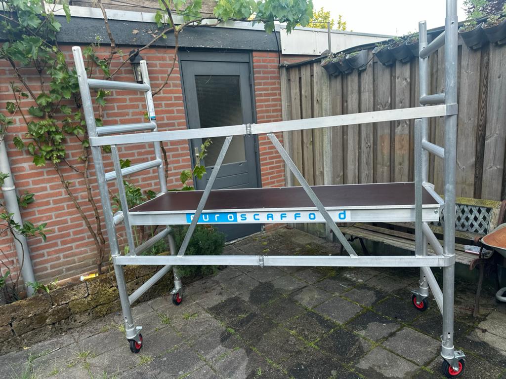 Kamersteiger Euroscaffold - Compact en Veilig, Doe-het-zelf en Verbouw, Steigers, Ophalen, Zo goed als nieuw, Rolsteiger of Kamersteiger