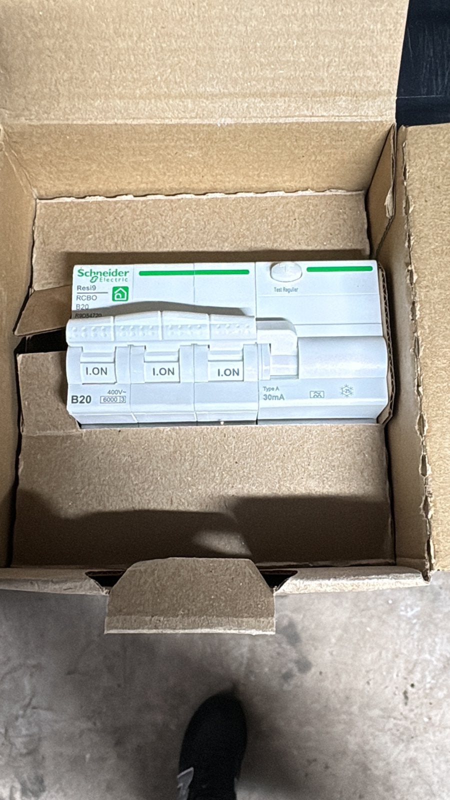 Schneider Electric 3P+N B20 30mA Aardlekautomaat, Ophalen of Verzenden, Nieuw, Schakelaar