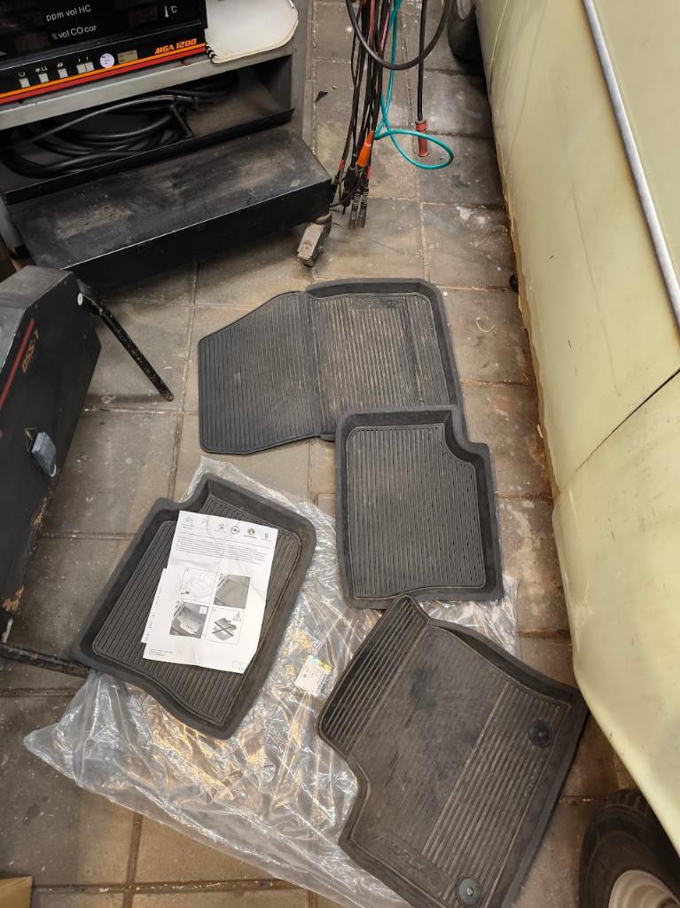 Originele rubberen all-weather vloermatten Opel e-Corsa, Auto diversen, Automatten, Gebruikt, Ophalen