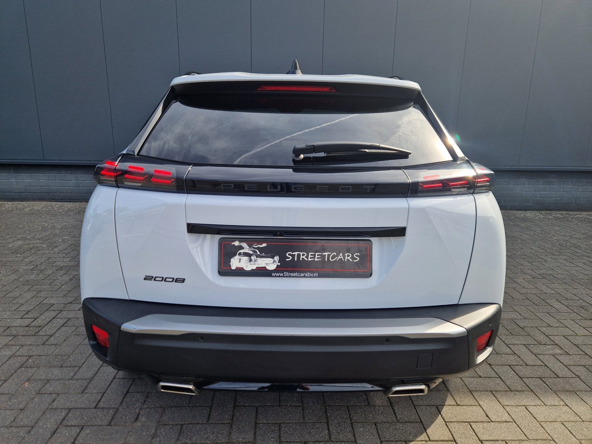 Peugeot 2008 1.2 131pk EAT8 Allure /Keyless /V+A Camera /Cru, Auto's, 12 maanden, Gebruikt, 1199 cc, Leder en Stof