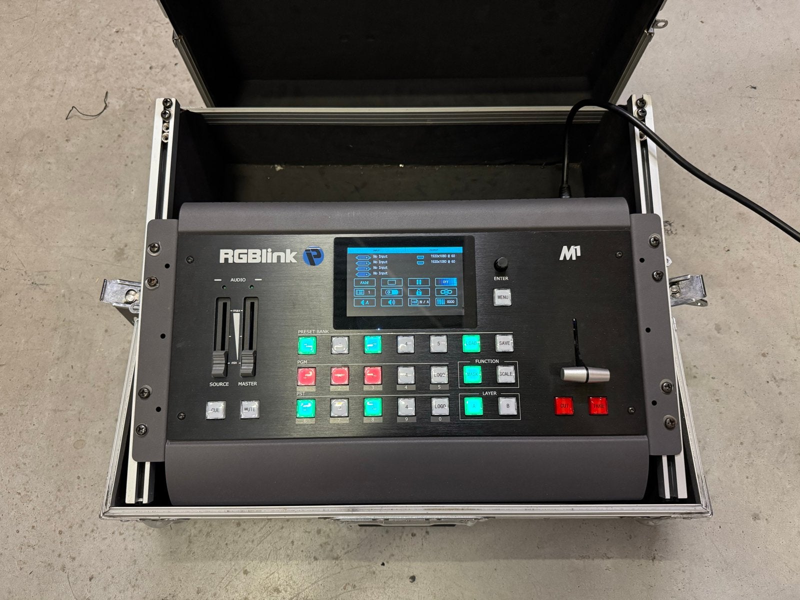 RGBlink M1 Videomixer - Professionele Video Switcher, Ophalen, Rgb, Rgb, Zo goed als nieuw