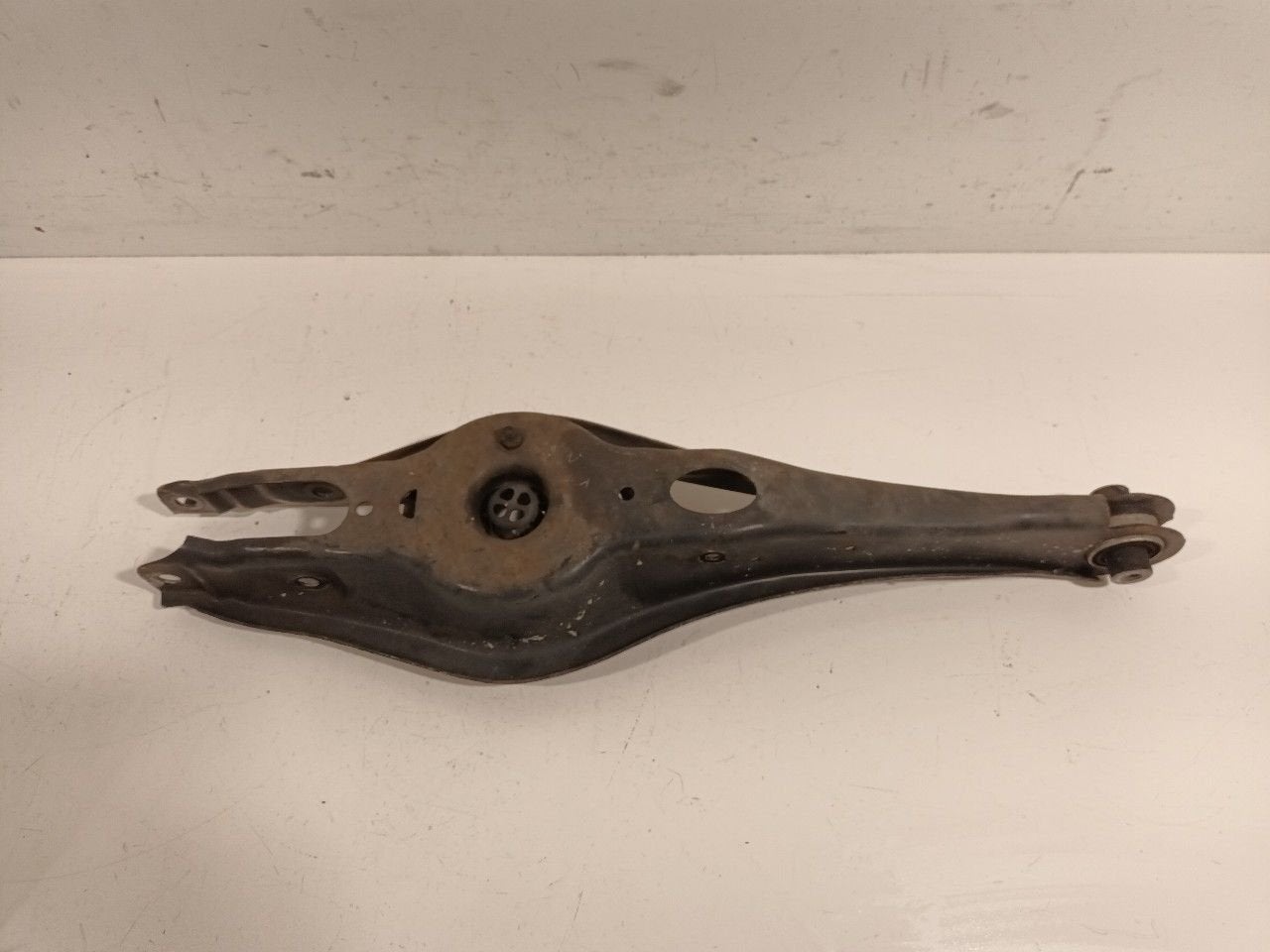 Draagarm rechts achter Volkswagen Golf, Onderdelen@venauto.nl, Van der Ven Autorecycling B.V., Gebruikt, Ettenseweg 76, 4706 PB Roosendaal, The Netherlands