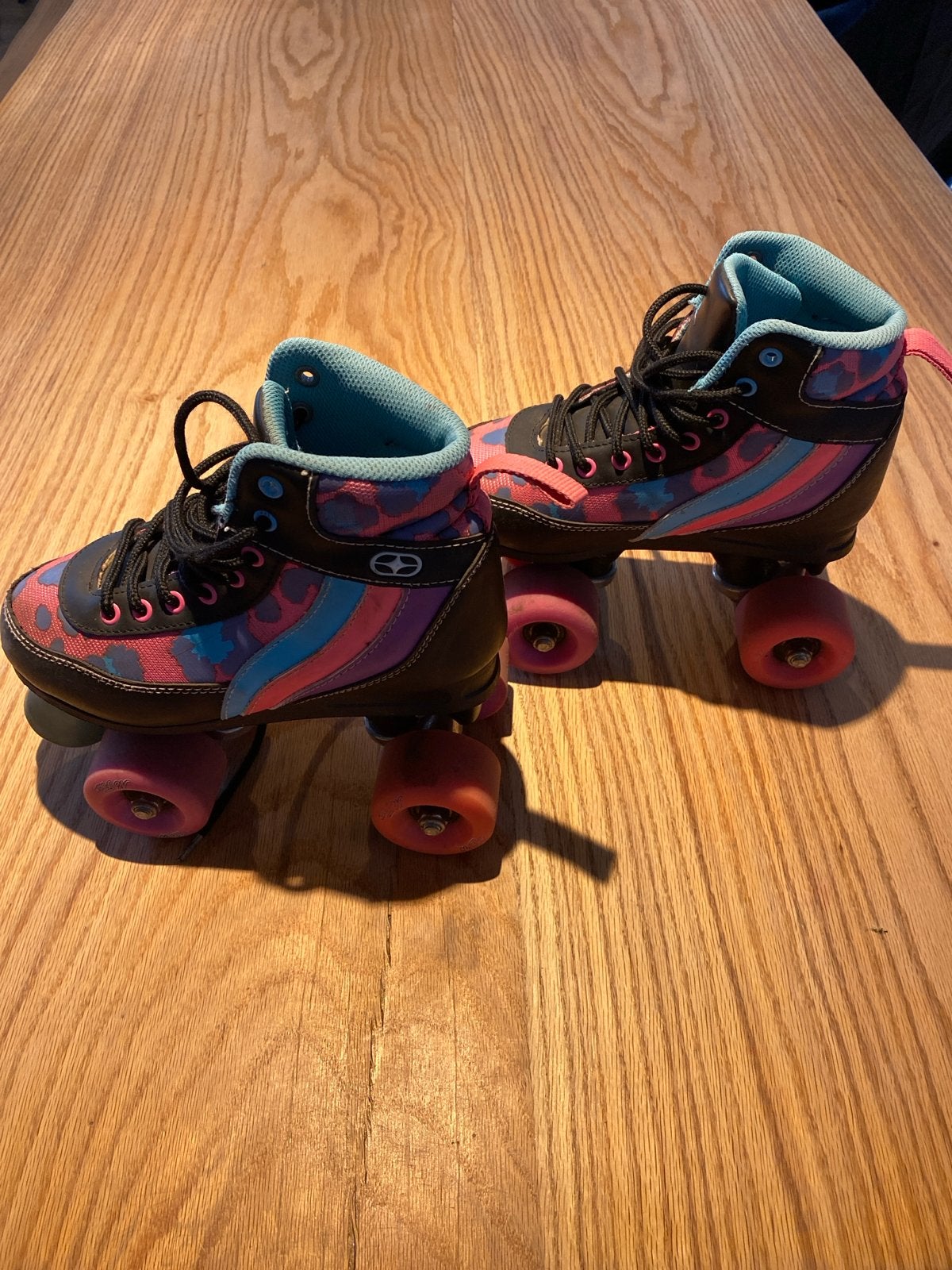 Leuke rolschaatsen voor kinderen - Maat 32, Kinderen en Baby's, Speelgoed | Buiten | Rolschaatsen, Ophalen, Gebruikt, Kinderen