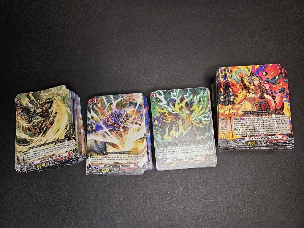 Cardfight Vanguard Dragon Empire Bulk 500+ kaarten, Ophalen of Verzenden, Zo goed als nieuw, Meerdere kaarten