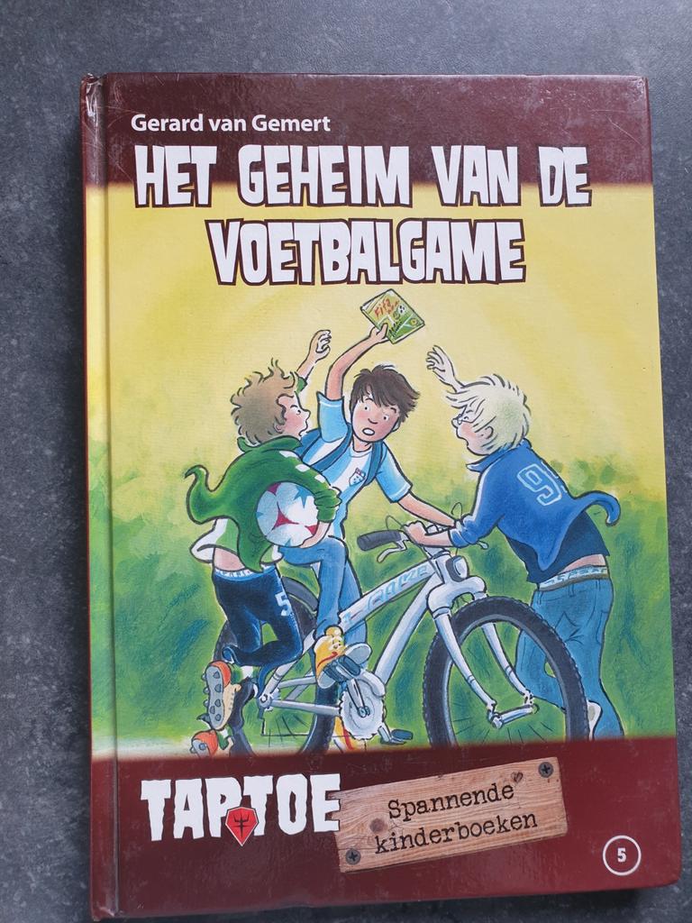 Het Geheim van de Voetbalgame - Gerard van Gemert, Ophalen of Verzenden, Gelezen, Gerard van Gemert, Fictie algemeen