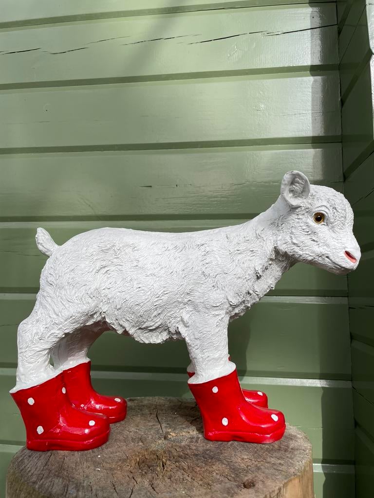 Geit rode regenlaarsjes beeld tuin boer geitenboerderij wei, Tuin en Terras, Tuinbeelden, Ophalen, Nieuw, Kunststof, Dierenbeeld