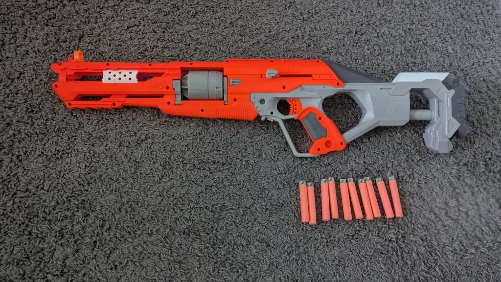 Nerf Accustrike AlphaHawk, Kinderen en Baby's, Ophalen of Verzenden, Zo goed als nieuw