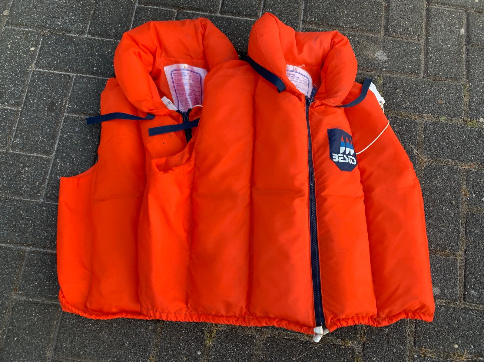 Set van 2 Besto zwemvesten reddingsvesten volwassenen, Watersport en Boten, Watersportkleding, Ophalen of Verzenden, Zo goed als nieuw