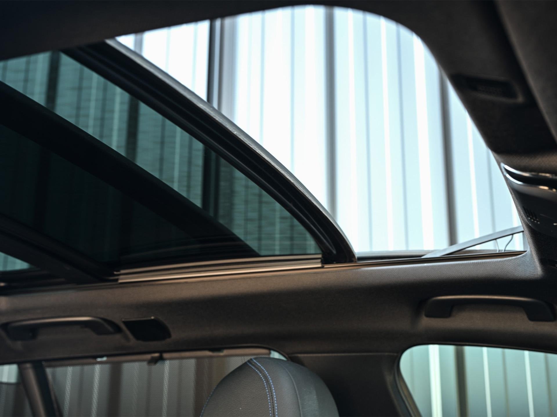 BMW 5-serie Touring 530i xDrive High Executive | M-Sport | P, Auto's, Automaat, 1998 cc, Gebruikt, Zwart