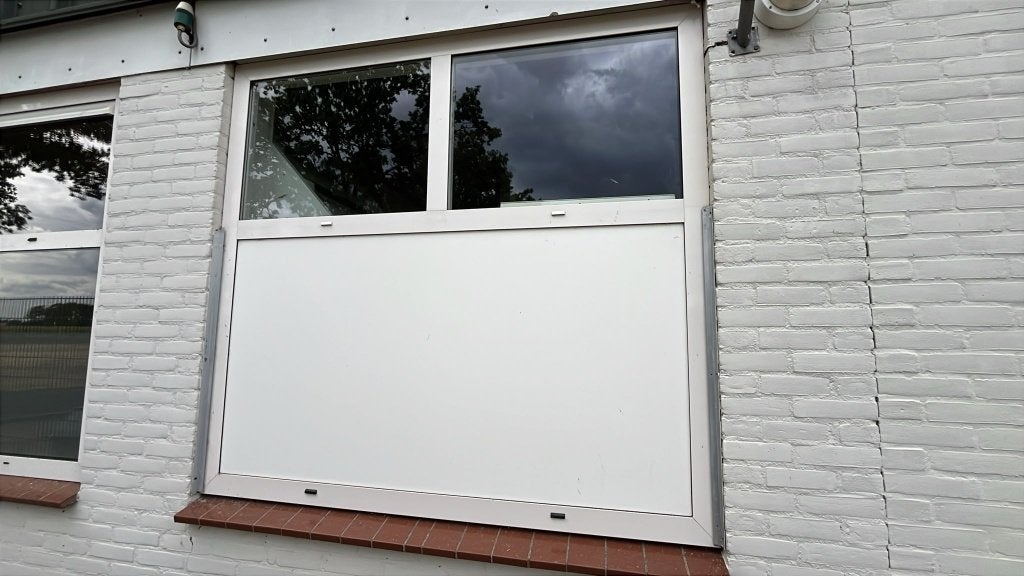 aluminium raamkozijnen en 1 houten kozijn met loket rolluik, Ophalen, Gevelraam of Ruit, Gebruikt, 160 cm of meer