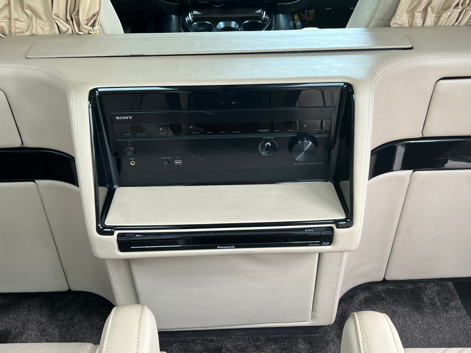 2014 GMC Savana **Sunrise Conversion vans**   One of a Kind, Automaat, Overige carrosserieën, Zwart, Leder