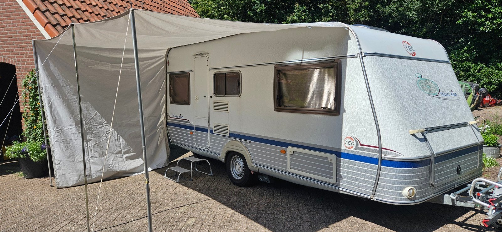 Luifel met zijwand voor caravan . Mooi licht., Ophalen