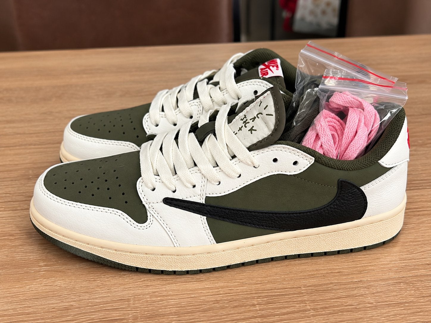 Jordan travis Scott, Sport en Fitness, Basketbal, Ophalen of Verzenden, Zo goed als nieuw, Schoenen