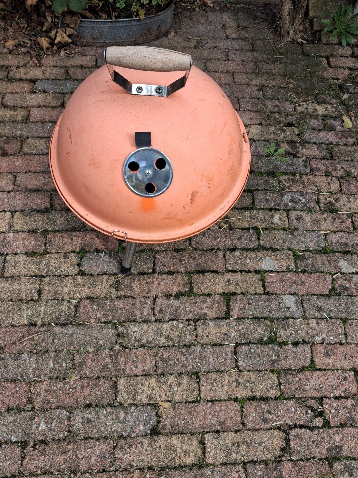 Gebruikte oranje kogelbarbecue, Ophalen, Gebruikt