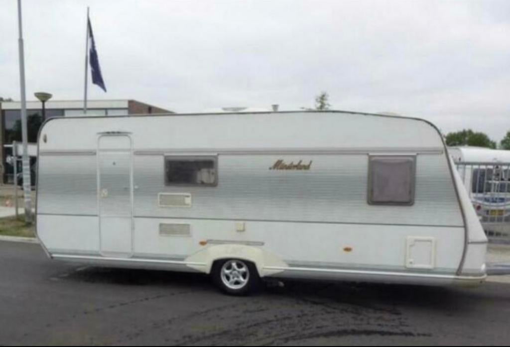 LMC 560 K1 met frans bed en stapelbed, Caravans en Kamperen, Kachel, 7 tot 8 meter, Treinzit, Particulier