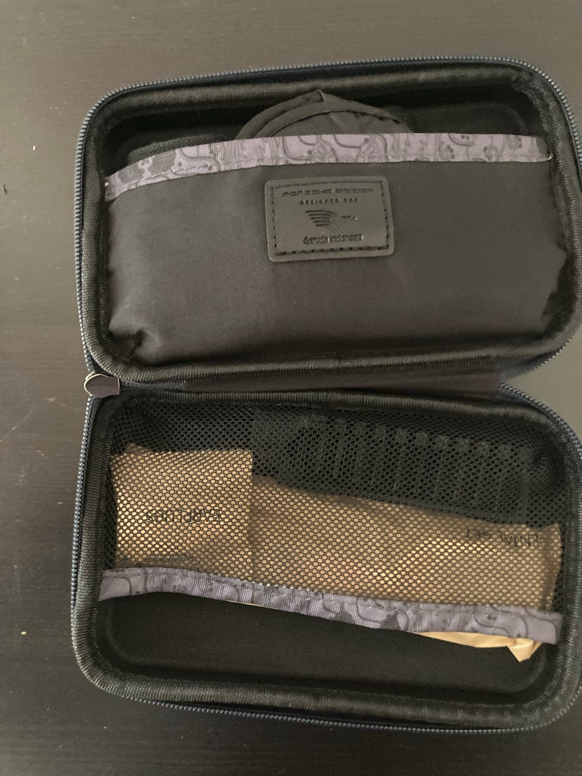 Aminity kit Garuda airlines by Porsche Design, Ophalen of Verzenden, Nieuw, Grijs, Heer of Dame
