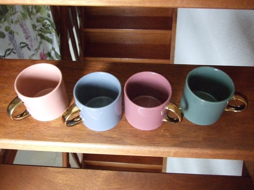 4 stuks Gusta bekers mokken met goudkleurig oor, Overige merken, Nieuw, Overige stijlen, Aardewerk