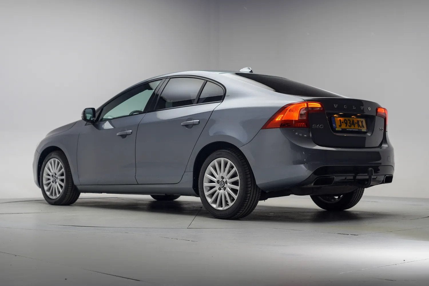 Volvo S60 1.5 T3 Summum Aut. [ Leder Trekhaak Navi ], Auto's, Volvo, Automaat, Automatische klimaatregeling, 4 cilinders, S60