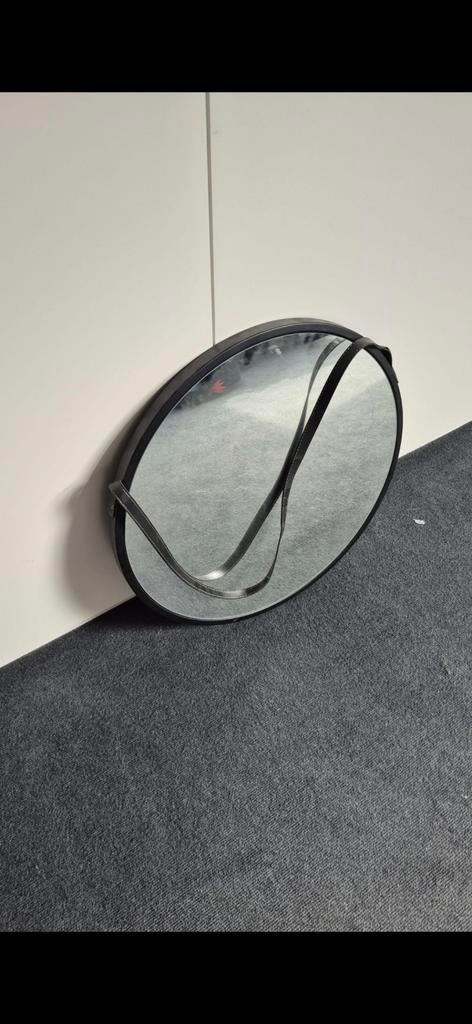 Stijlvolle ovale spiegel met leren band, Huis en Inrichting, Woonaccessoires | Spiegels, Ophalen, Zo goed als nieuw, Ovaal, 50 tot 75 cm