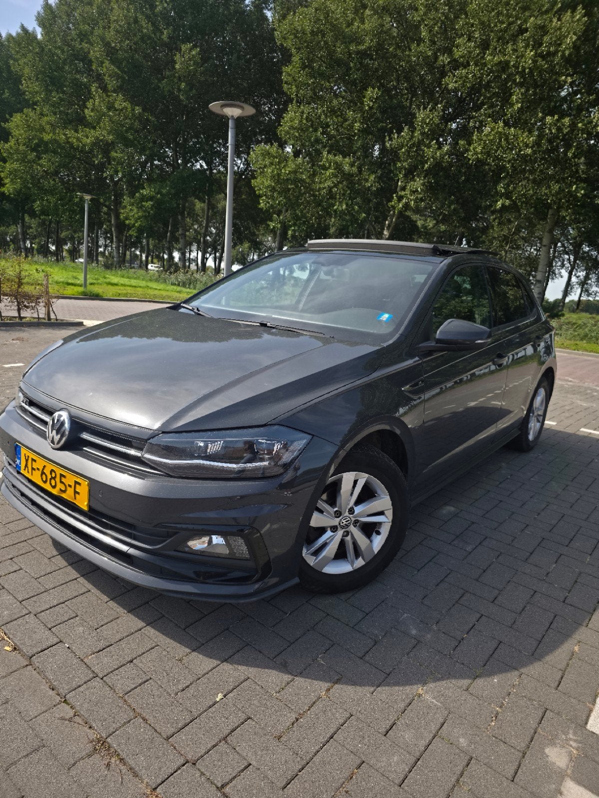 Volkswagen Polo 1.0 R-Line 2019 | Pano | Sportief & Zeer Net, Auto's, Voorwielaandrijving, 40 €/maand, Zwart, Origineel Nederlands