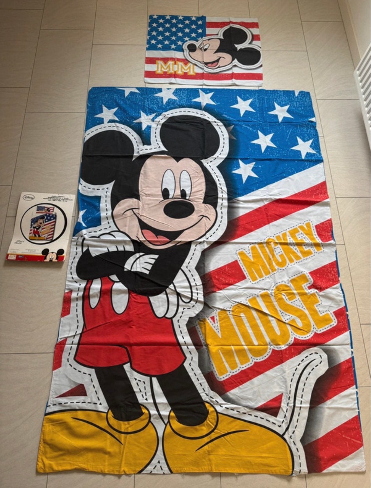 Disney Mickey Mouse Dekbedovertrek + knuffel Mickey Mouse, Ophalen of Verzenden, Zo goed als nieuw, Eenpersoons, Overige typen