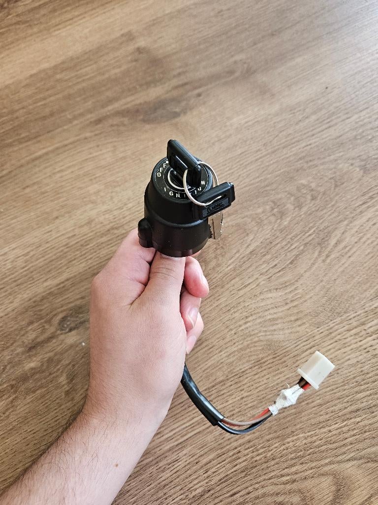 Contact slot yamaha rd50, Fietsen en Brommers, Ophalen of Verzenden, Gebruikt, Overige typen, Yamaha