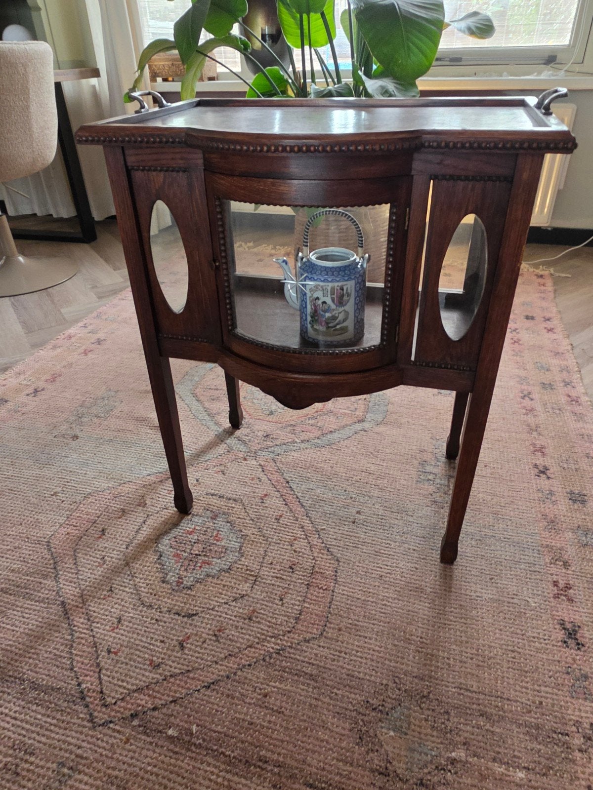 Antiek houten theekastje met glas, Antiek en Kunst, Ophalen of Verzenden