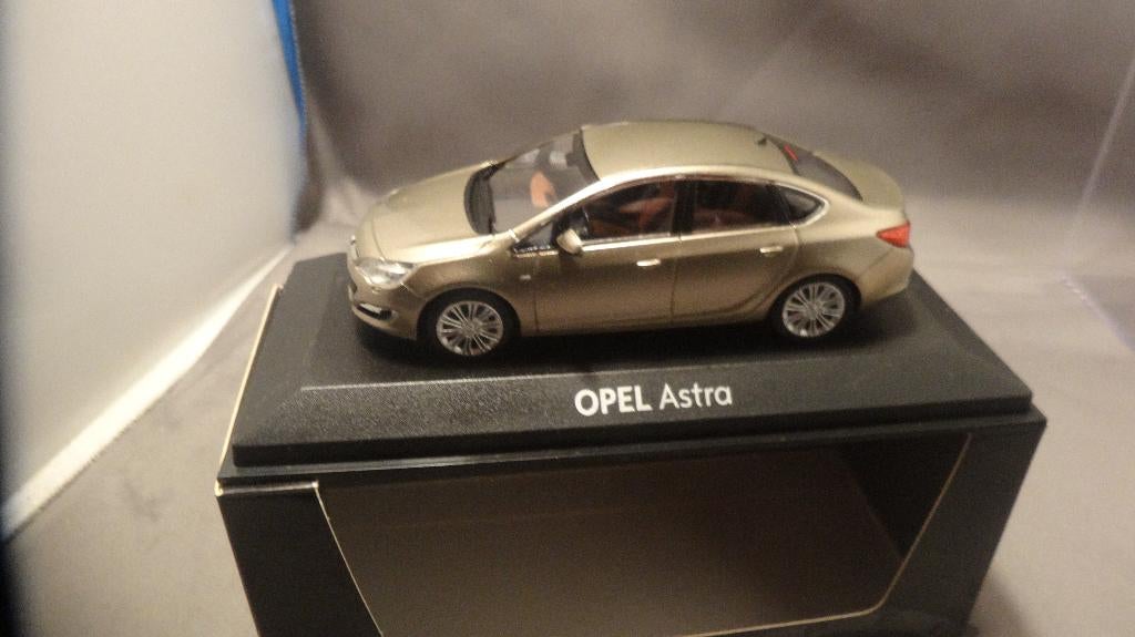 Minichamps Opel Astra 1:43 special edition dealer verpakking, Ophalen of Verzenden, Nieuw, Auto, MiniChamps