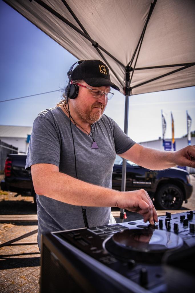 ALLROUND DJ (desgewenst met licht & geluid), Diensten en Vakmensen, Muzikanten, Artiesten en Dj's, Dj