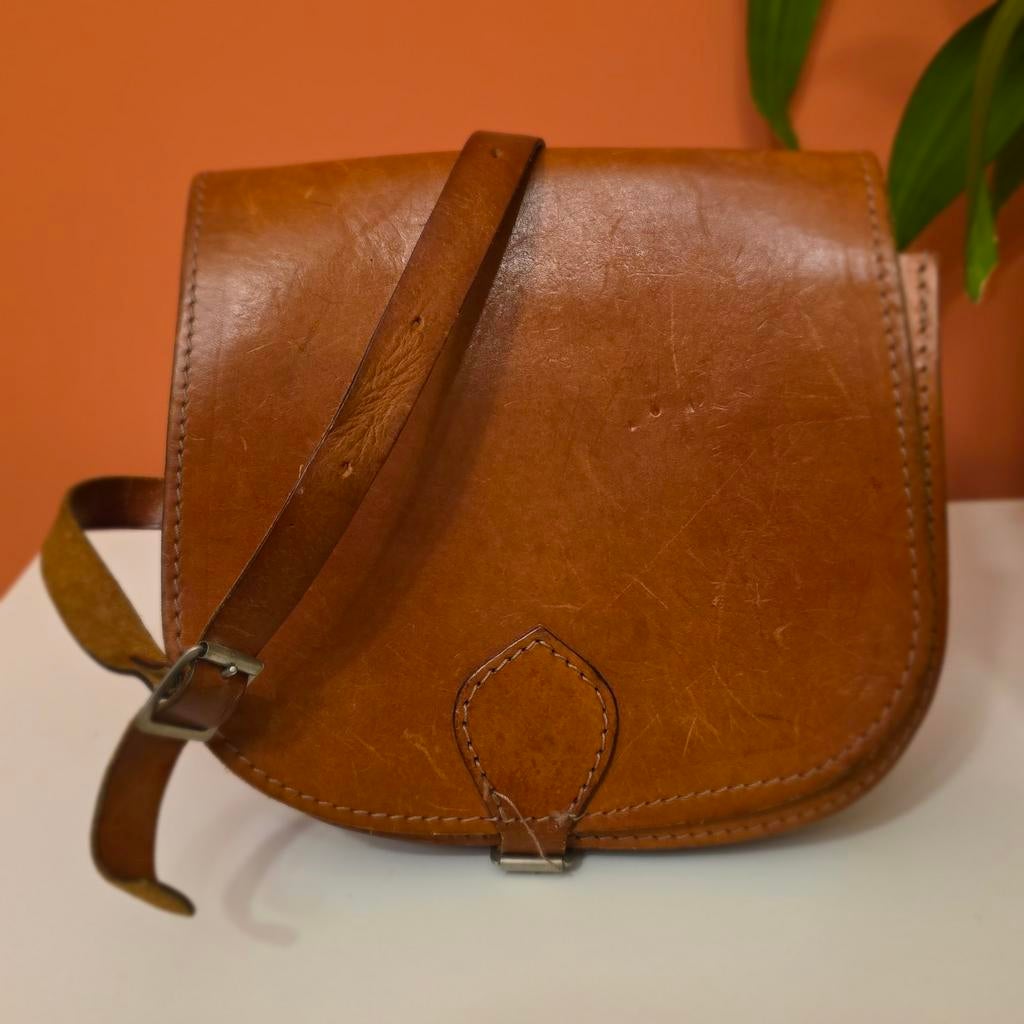 Tijdloze Vintage Cognac Leren Zadeltas, Sieraden, Tassen en Uiterlijk, Tassen | Damestassen, Ophalen of Verzenden, Gebruikt, Bruin
