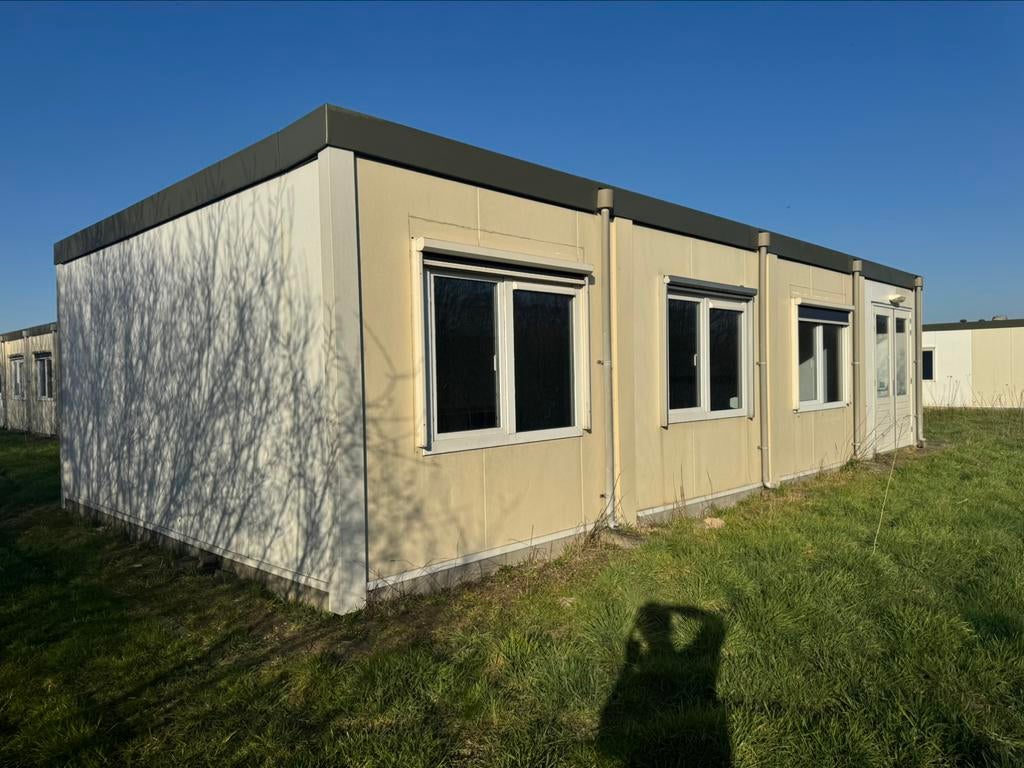 Te koop, units met betonvloer, verschillende indelingen., Zakelijke goederen, Machines en Bouw | Keten en Containers, Ophalen of Verzenden