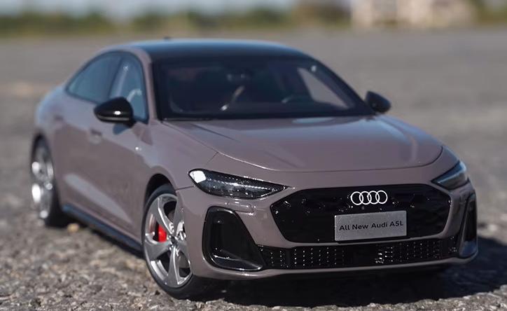 1:18 Audi A5L - 2025 - Grijsbruin metallic - NIEUW !!, Hobby en Vrije tijd, Modelauto's | 1:18, Nieuw, Auto, Overige merken, Ophalen of Verzenden